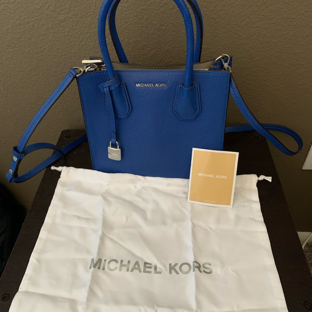 Brand new never used Michael Kors Mercer Medium Pebbled Leather Crossbody Bag - Picture 2 of 5